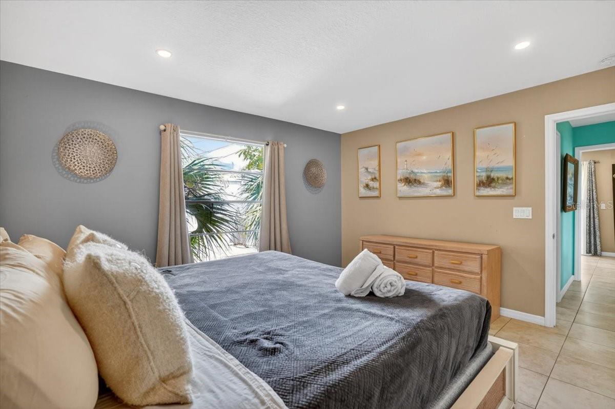 3303 6TH AVE #B, HOLMES BEACH, FL — photo 29