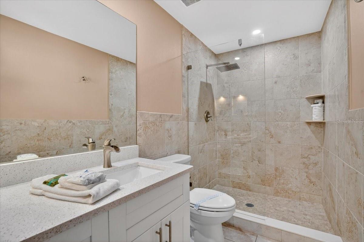 3303 6TH AVE #B, HOLMES BEACH, FL — photo 30