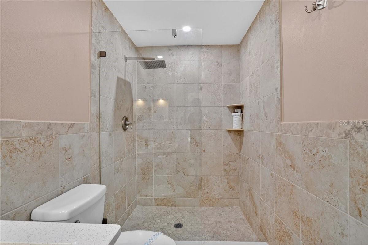 3303 6TH AVE #B, HOLMES BEACH, FL — photo 31