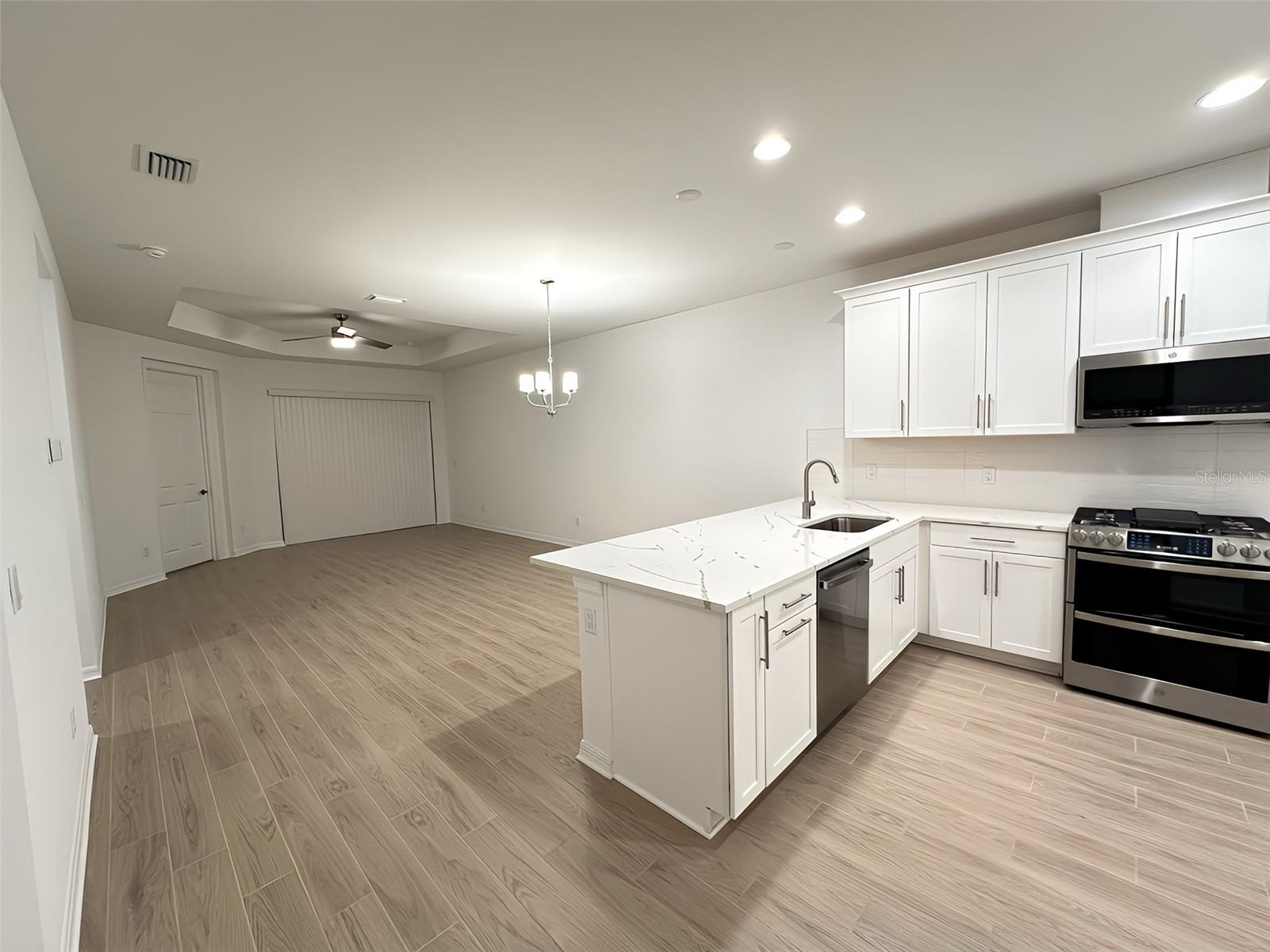 17929 CHERISHED LOOP, LAKEWOOD RANCH, FL — photo 3