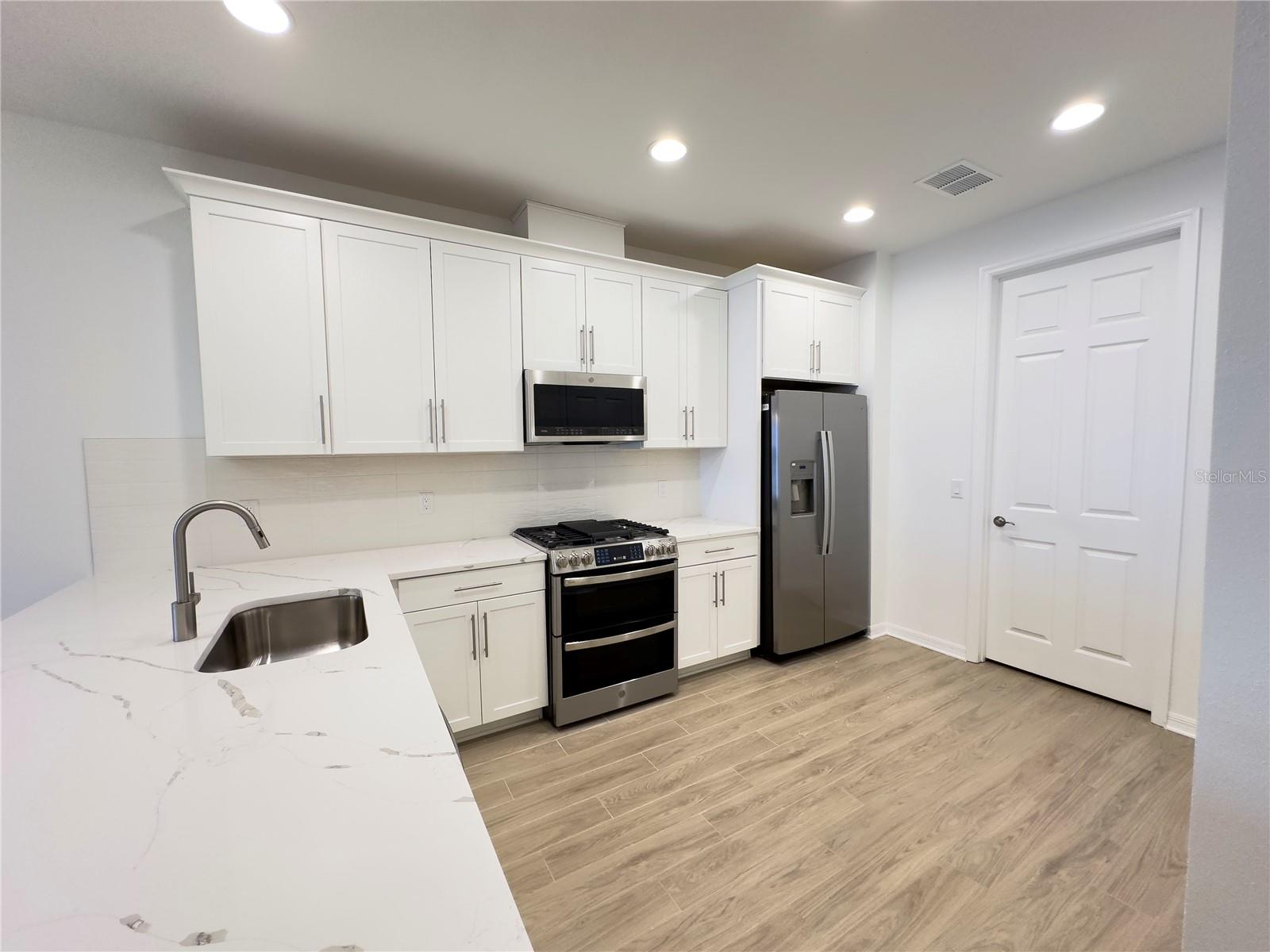 17929 CHERISHED LOOP, LAKEWOOD RANCH, FL — photo 5