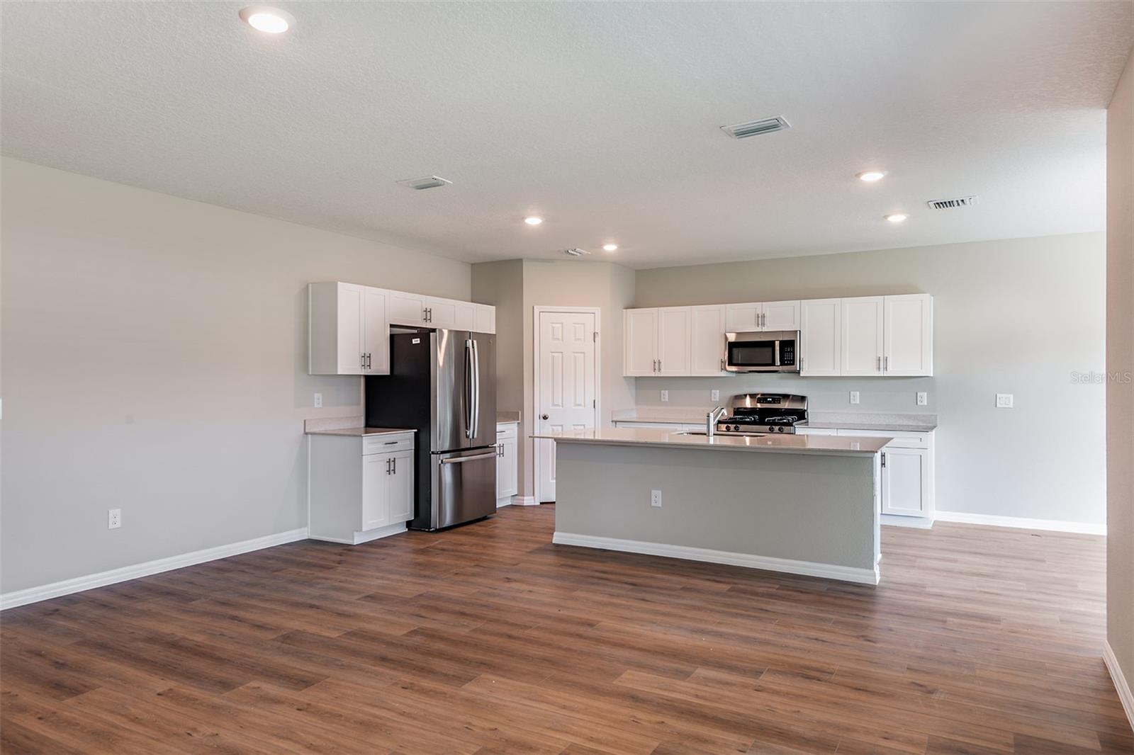 33647 NOBLE CREEK PL, DADE CITY, FL — photo 8