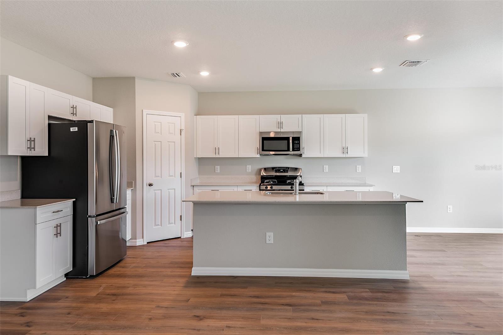 33647 NOBLE CREEK PL, DADE CITY, FL — photo 10