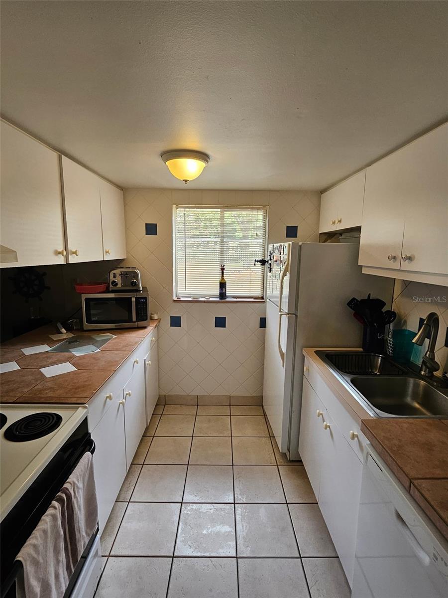 2613 PINE LAKE TER #B, SARASOTA, FL — photo 3