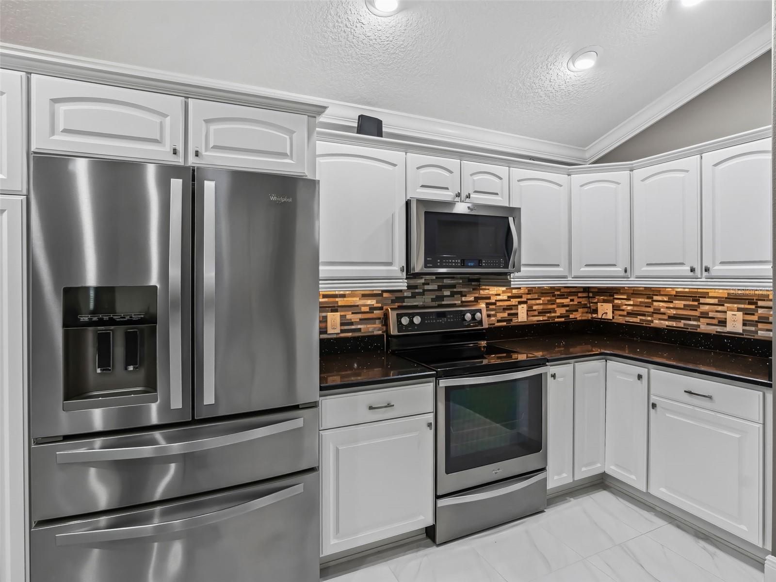 3556 MISTLETOE CT, THE VILLAGES, FL — photo 24