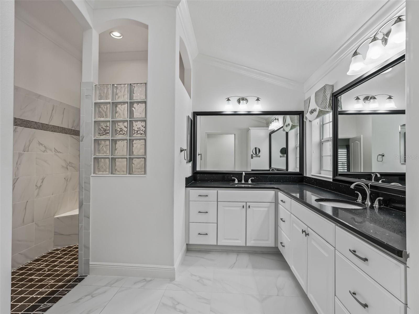 3556 MISTLETOE CT, THE VILLAGES, FL — photo 32