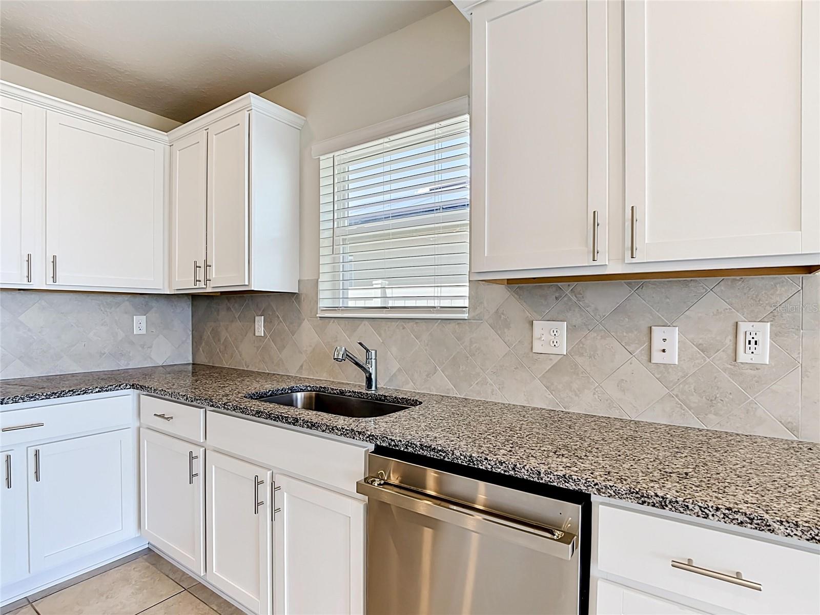 1539 ASPEN AVE, DAVENPORT, FL — photo 9