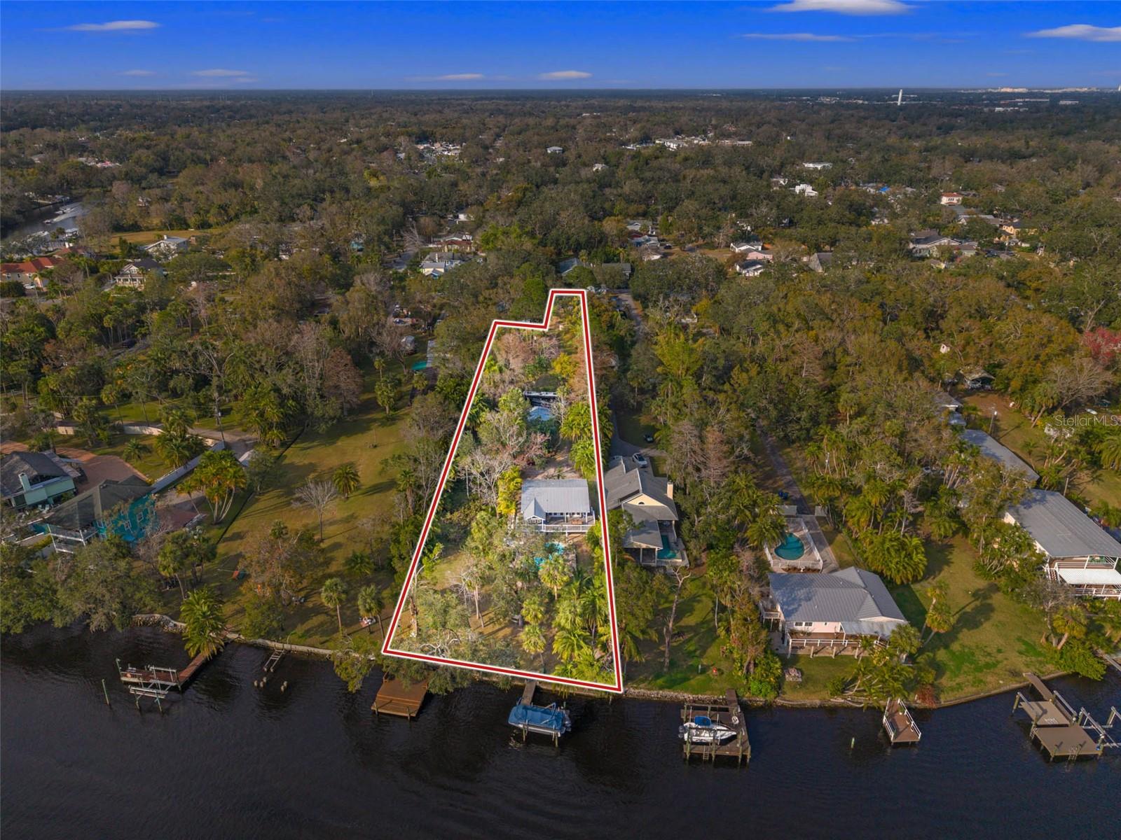 906 W HENRY AVE, TAMPA, FL
