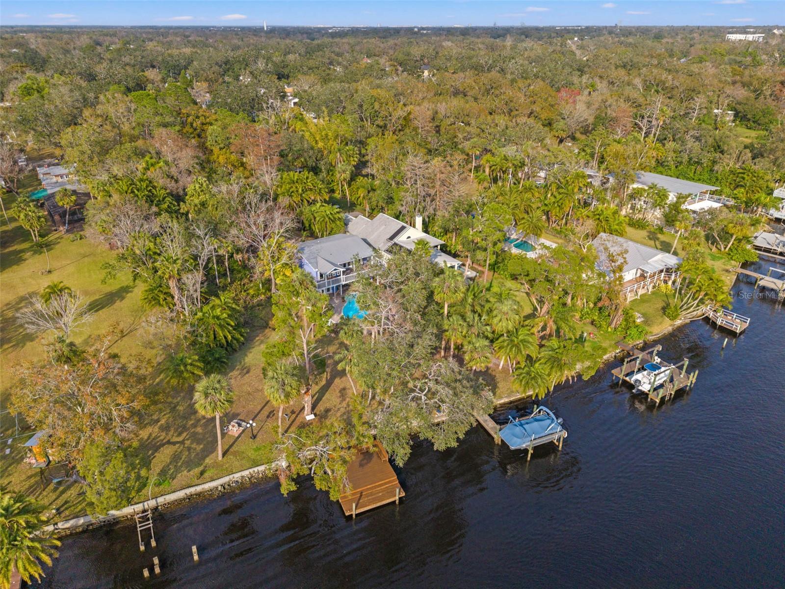 906 W HENRY AVE, TAMPA, FL — photo 2