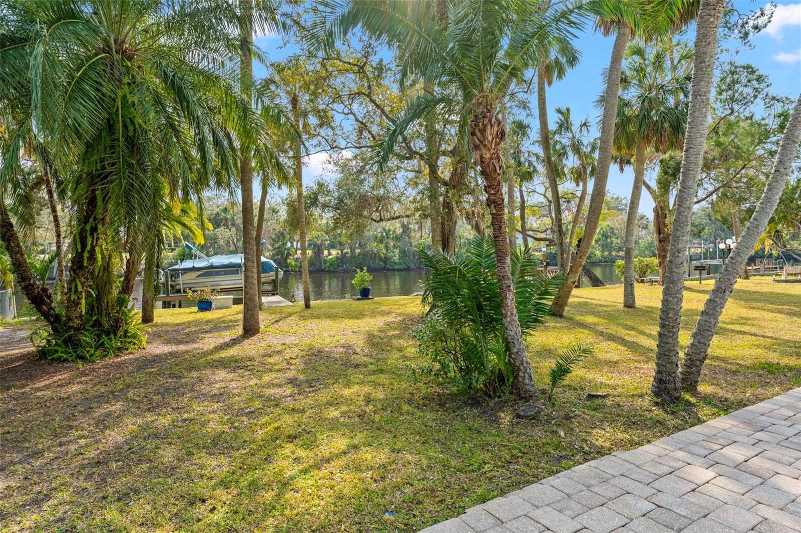 906 W HENRY AVE, TAMPA, FL — photo 9