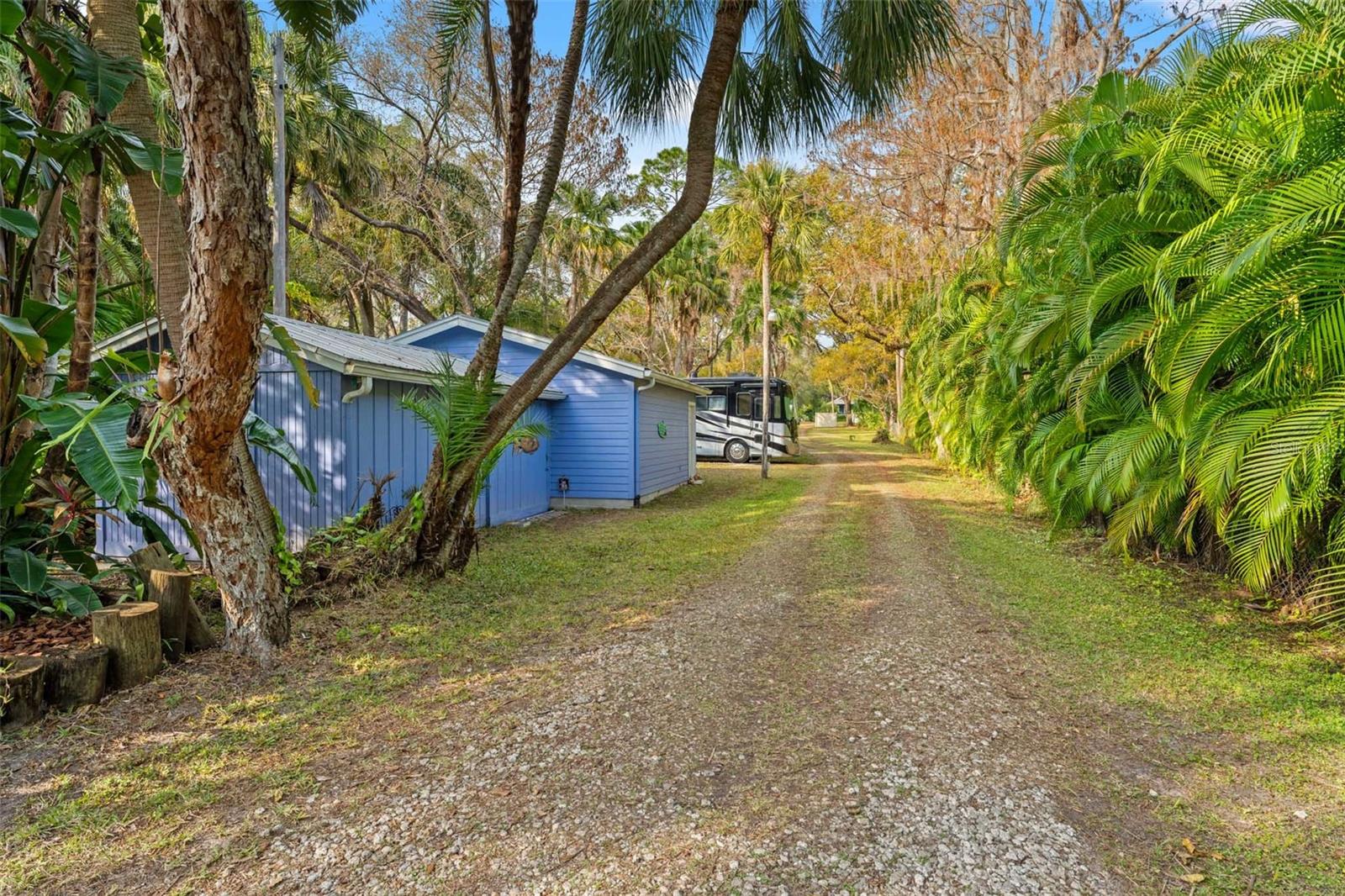 906 W HENRY AVE, TAMPA, FL — photo 10