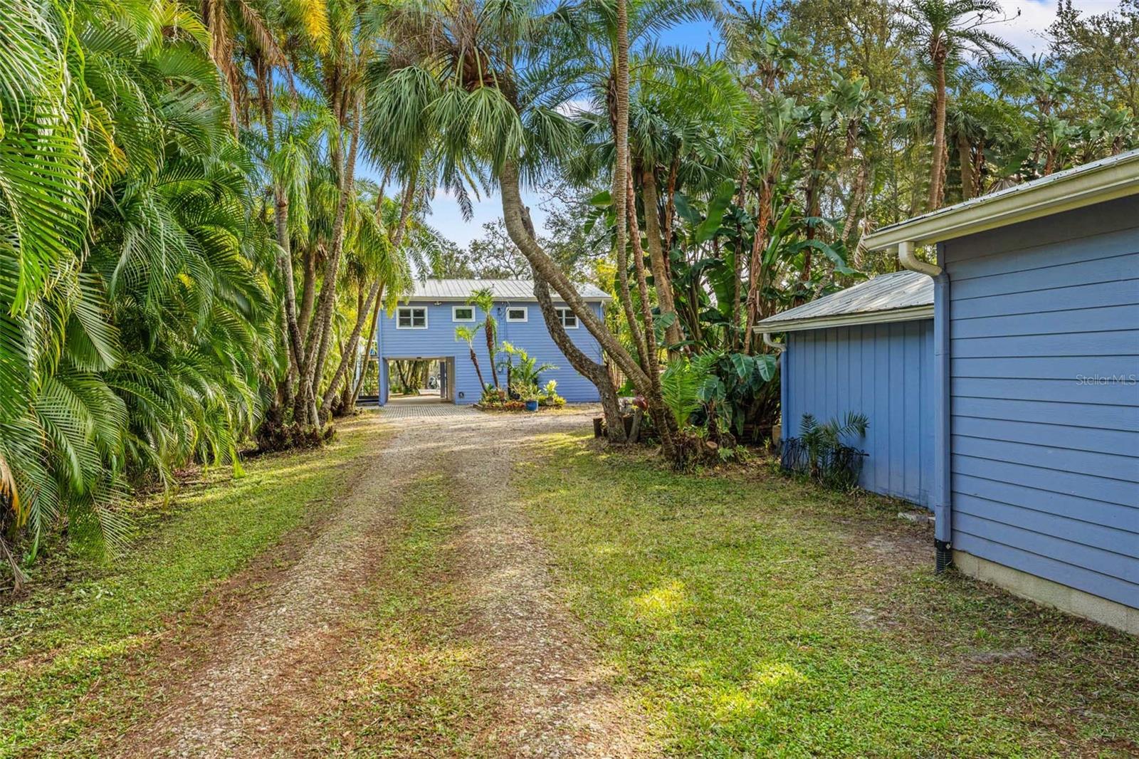 906 W HENRY AVE, TAMPA, FL — photo 12
