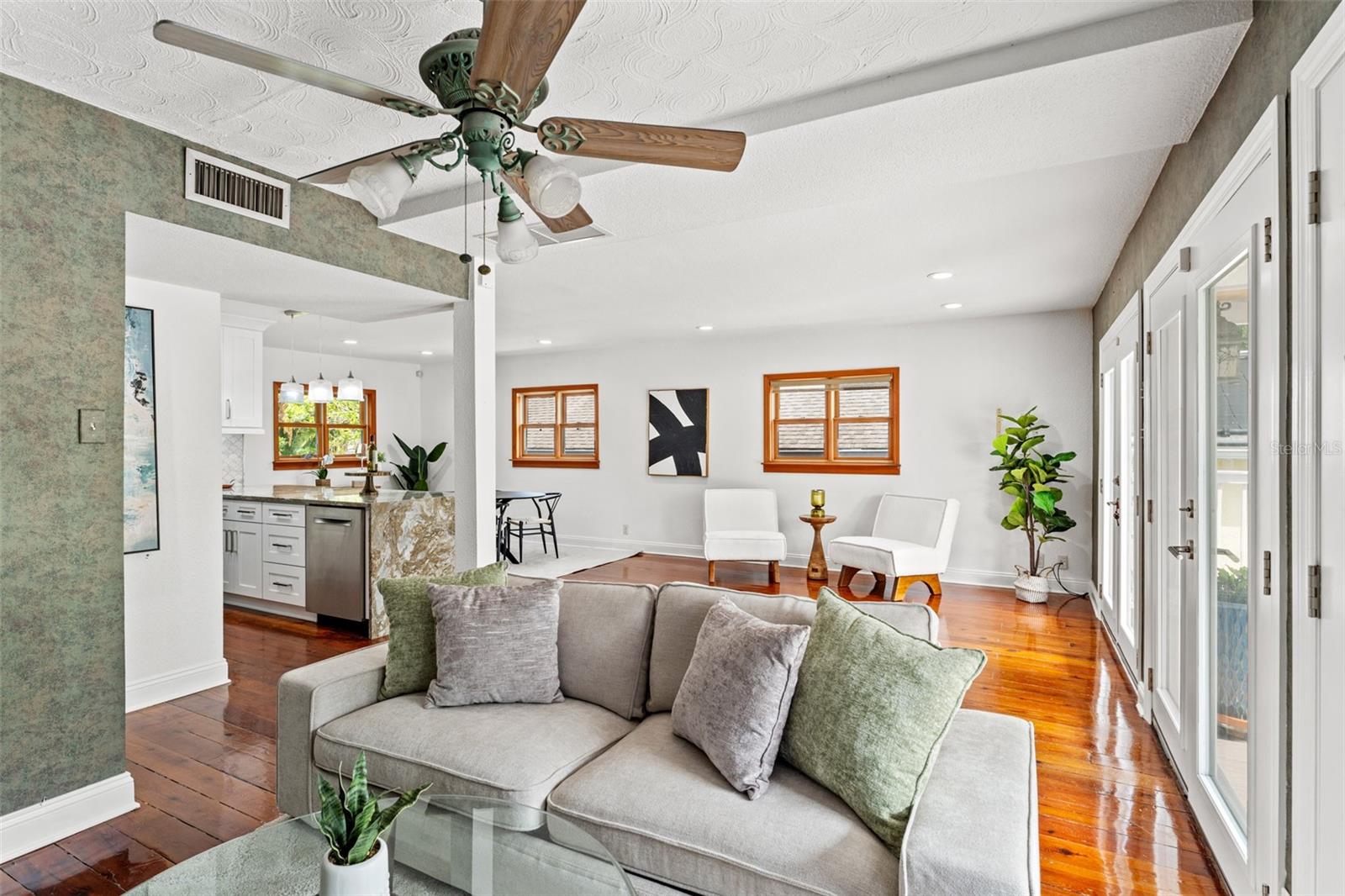 906 W HENRY AVE, TAMPA, FL — photo 15