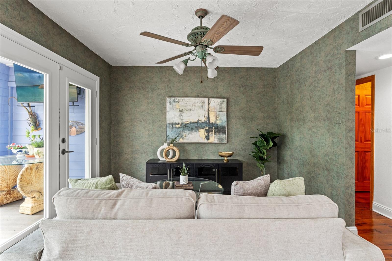 906 W HENRY AVE, TAMPA, FL — photo 16