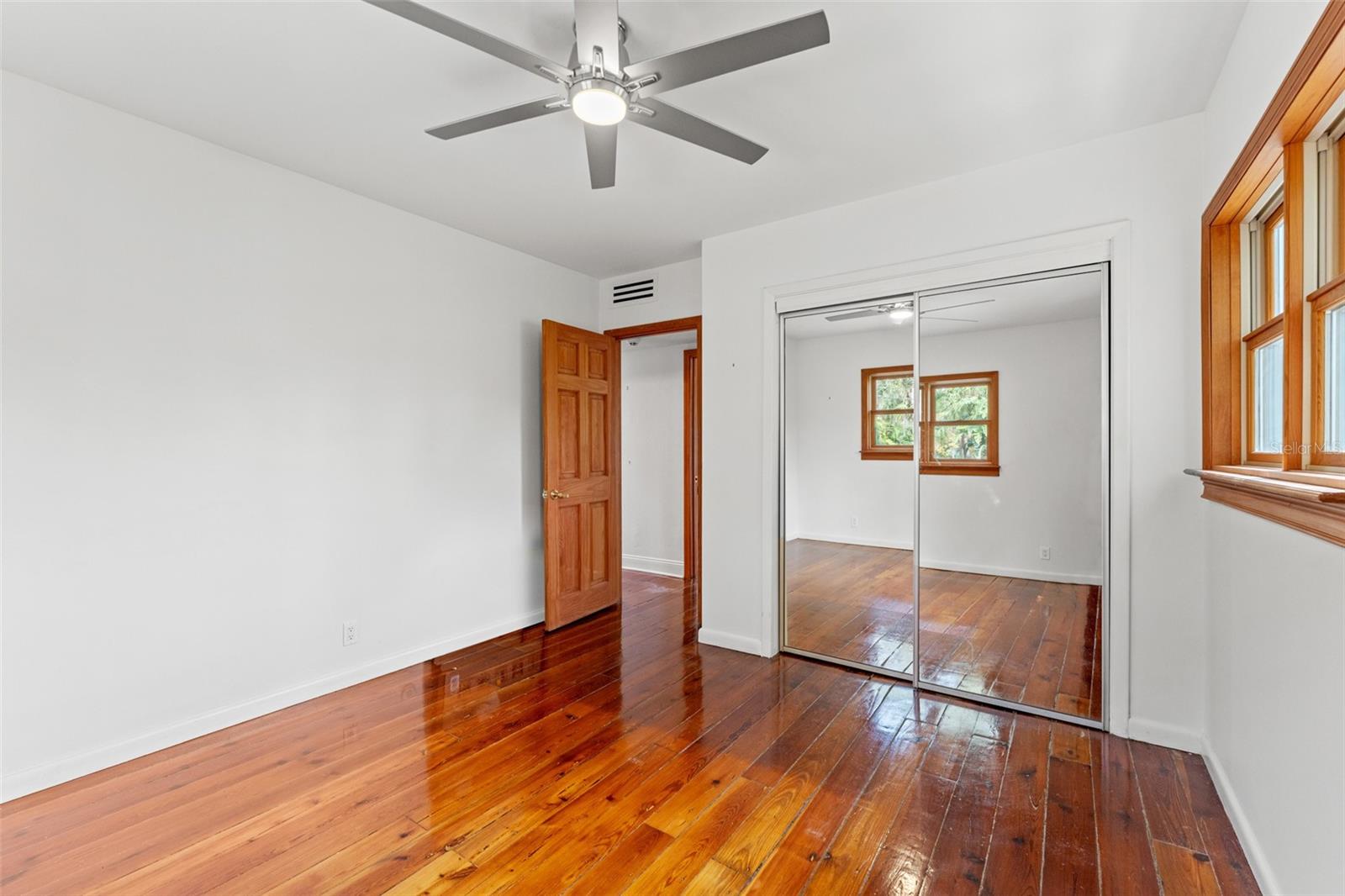 906 W HENRY AVE, TAMPA, FL — photo 45