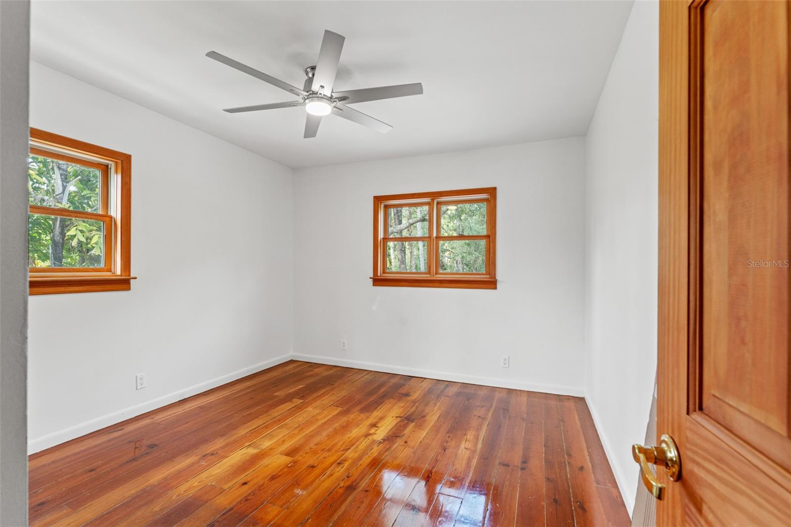 906 W HENRY AVE, TAMPA, FL — photo 46