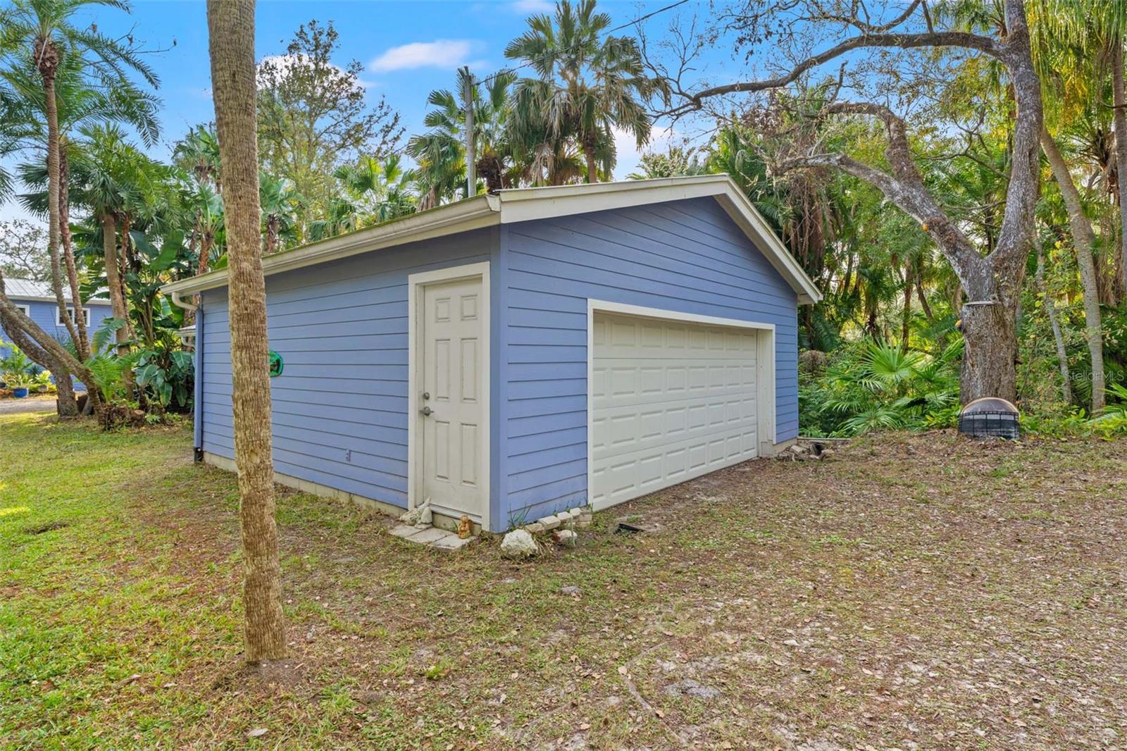 906 W HENRY AVE, TAMPA, FL — photo 56