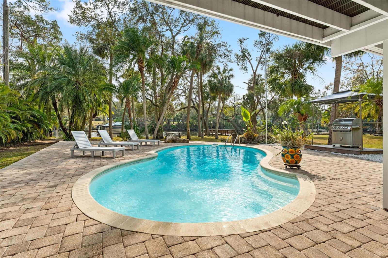 906 W HENRY AVE, TAMPA, FL — photo 72