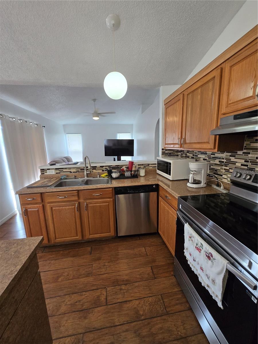 804 CARROUSEL LN, KISSIMMEE, FL — photo 4