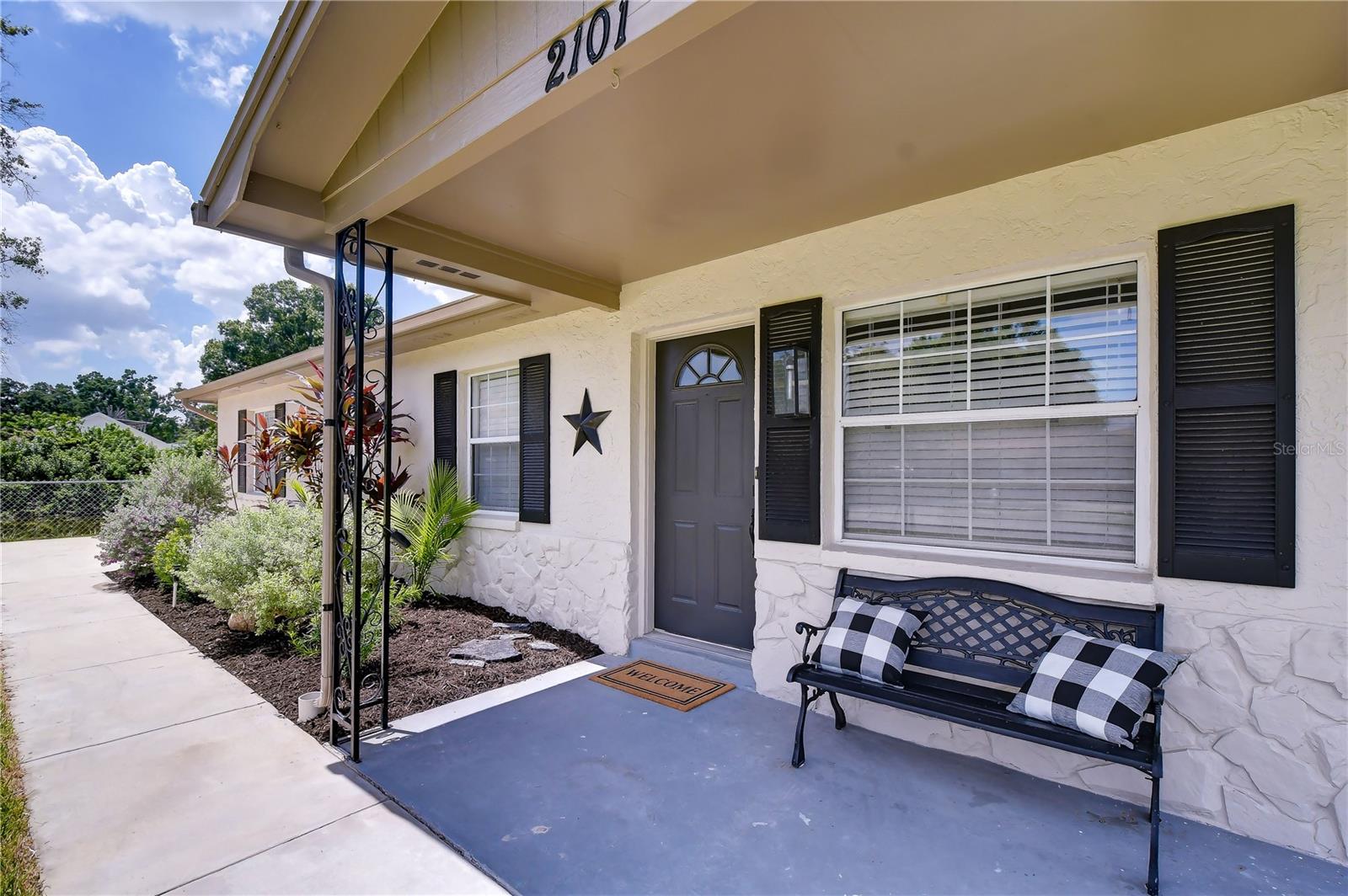 2101 W HAMILTON AVE, TAMPA, FL — photo 2