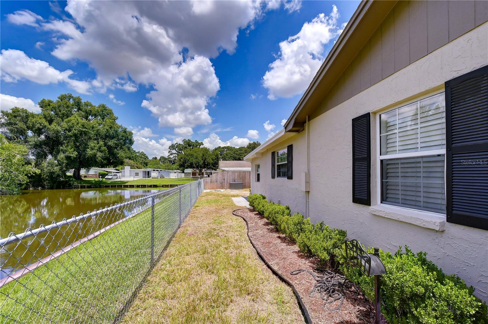 2101 W HAMILTON AVE, TAMPA, FL — photo 3