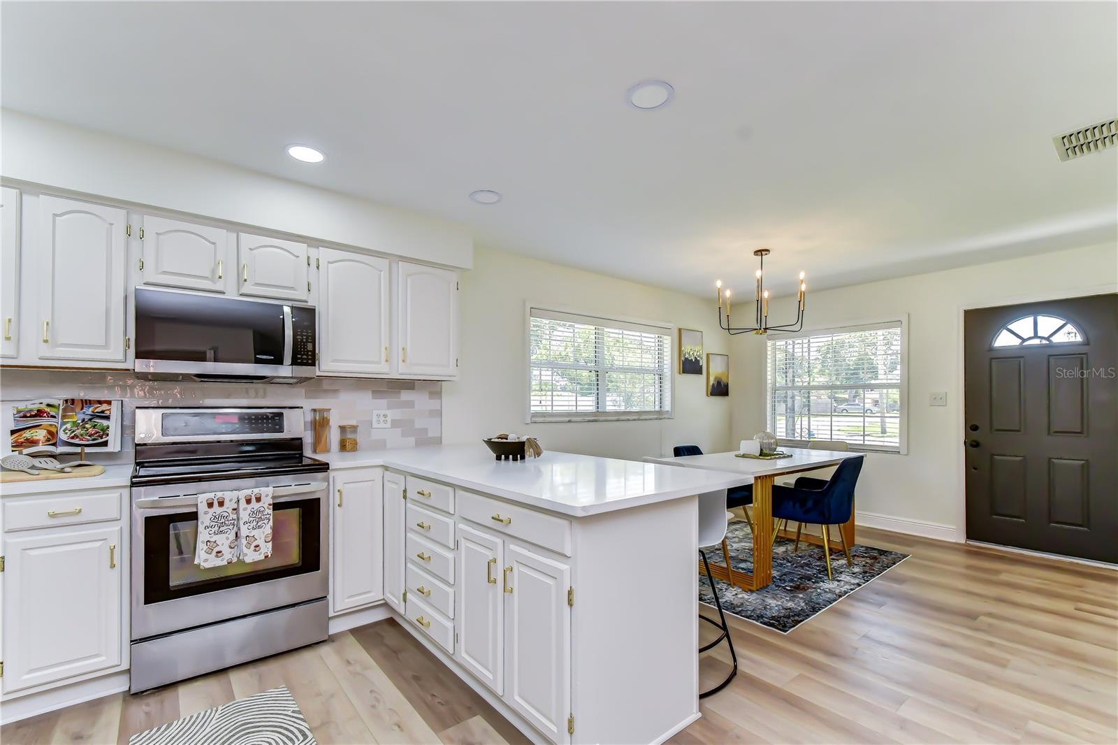 2101 W HAMILTON AVE, TAMPA, FL — photo 8