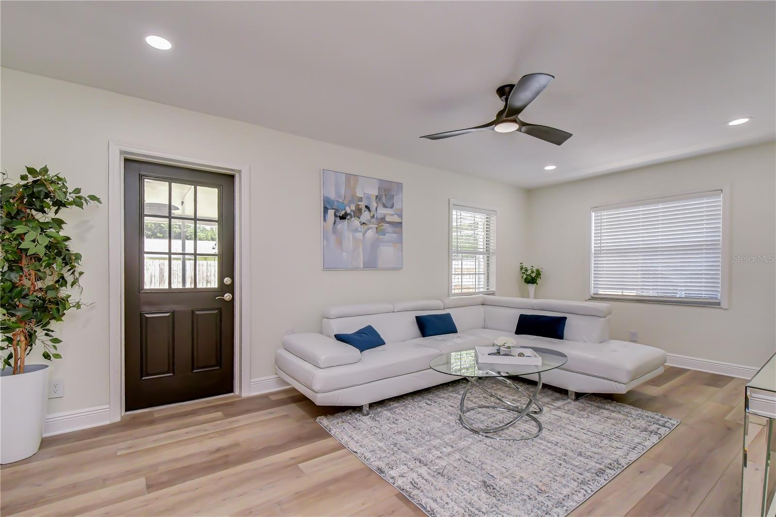 2101 W HAMILTON AVE, TAMPA, FL — photo 11