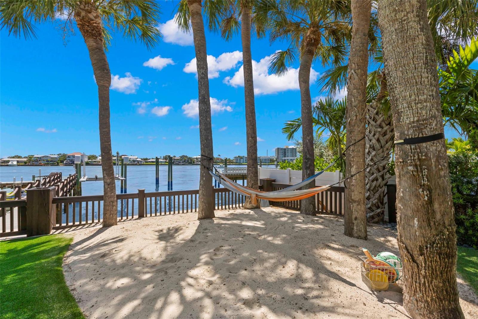819 BAY ESPLANADE, CLEARWATER BEACH, FL — photo 3