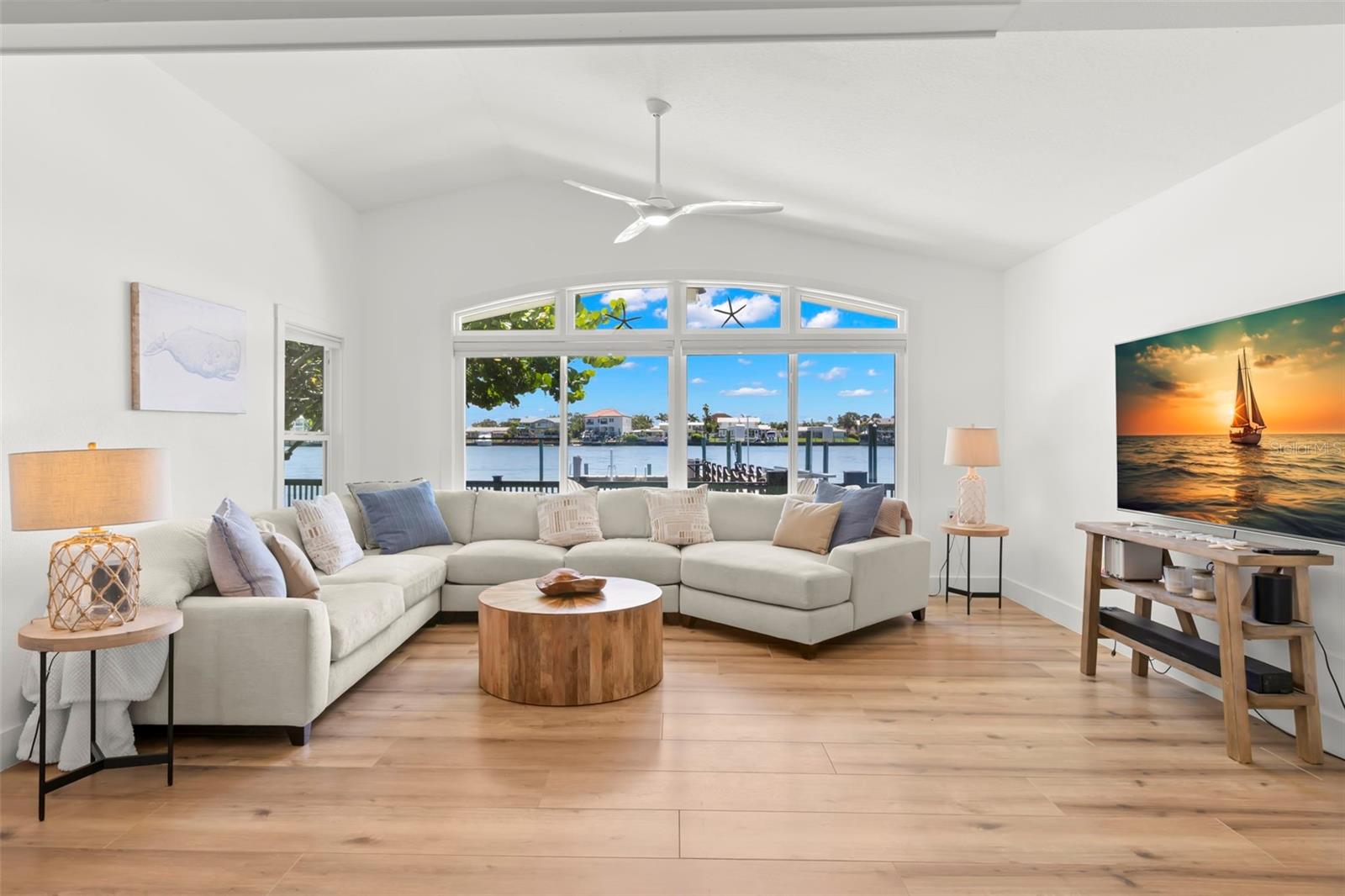 819 BAY ESPLANADE, CLEARWATER BEACH, FL — photo 5