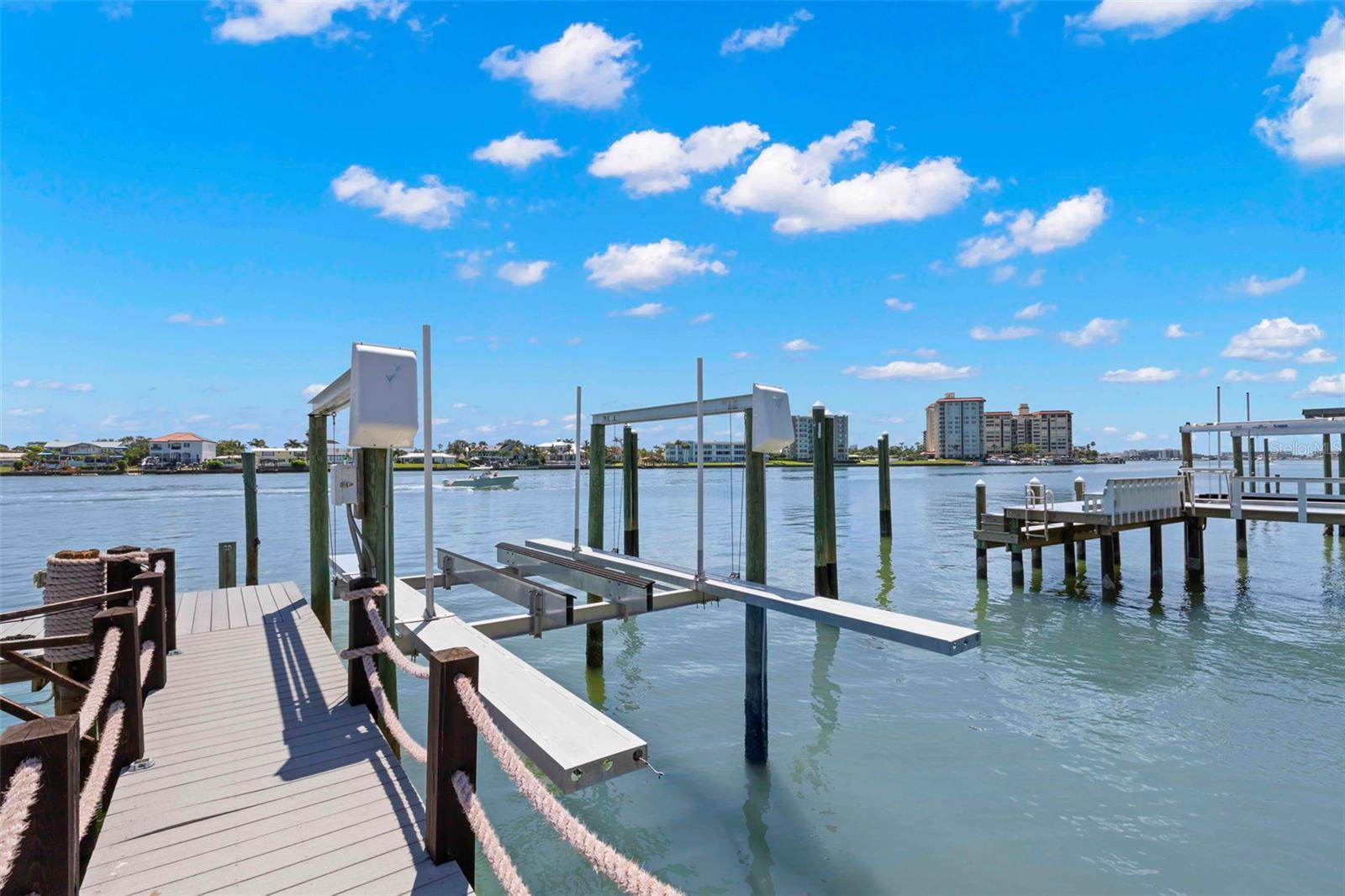 819 BAY ESPLANADE, CLEARWATER BEACH, FL — photo 10