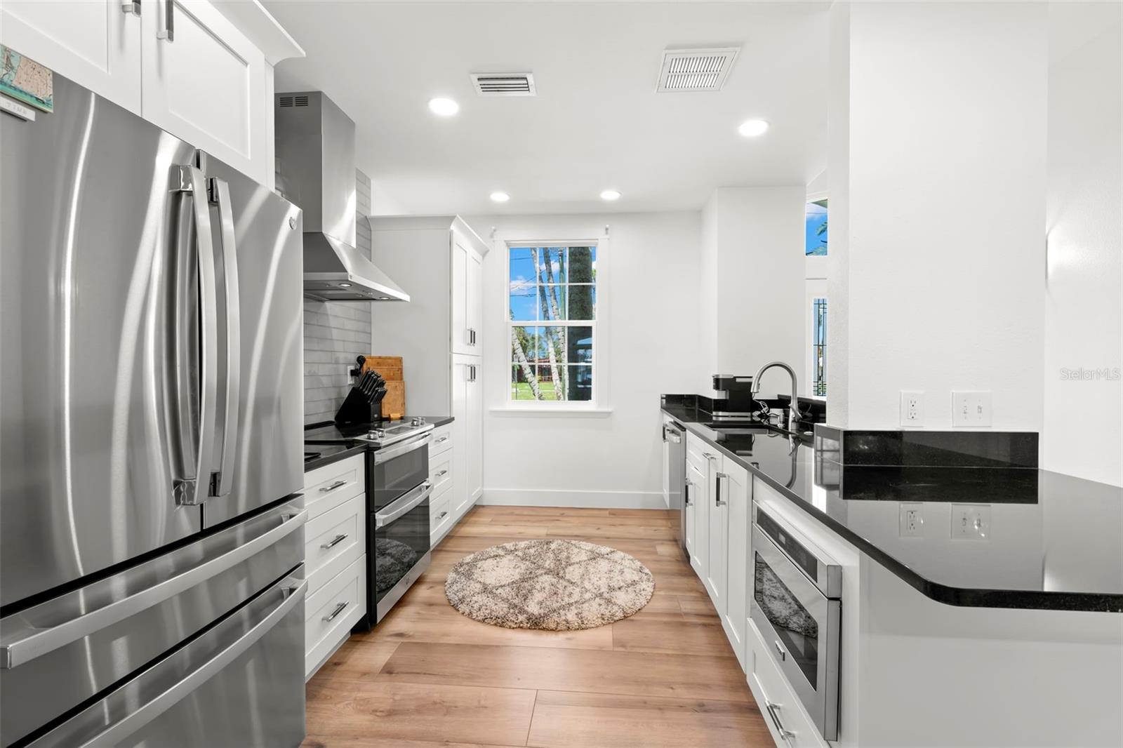 819 BAY ESPLANADE, CLEARWATER BEACH, FL — photo 19