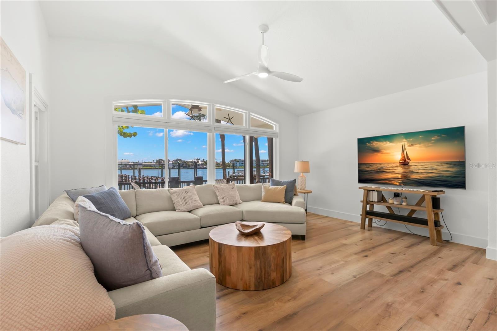 819 BAY ESPLANADE, CLEARWATER BEACH, FL — photo 22