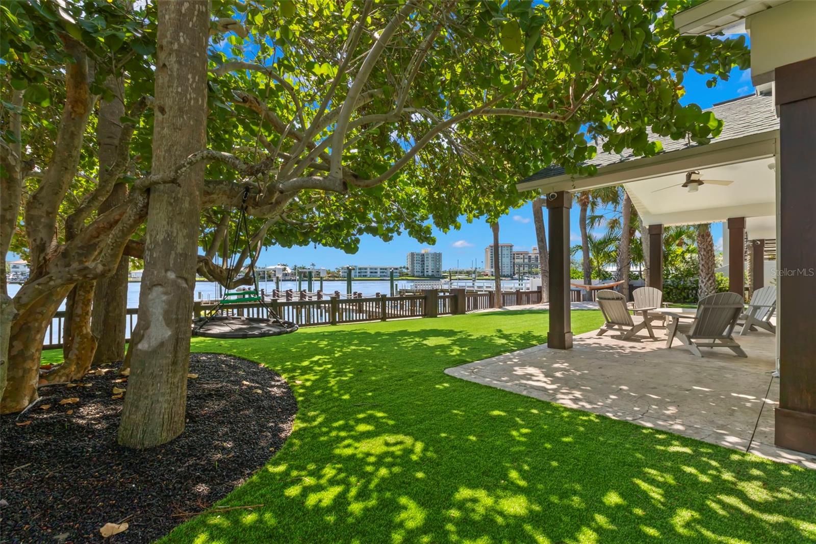819 BAY ESPLANADE, CLEARWATER BEACH, FL — photo 30