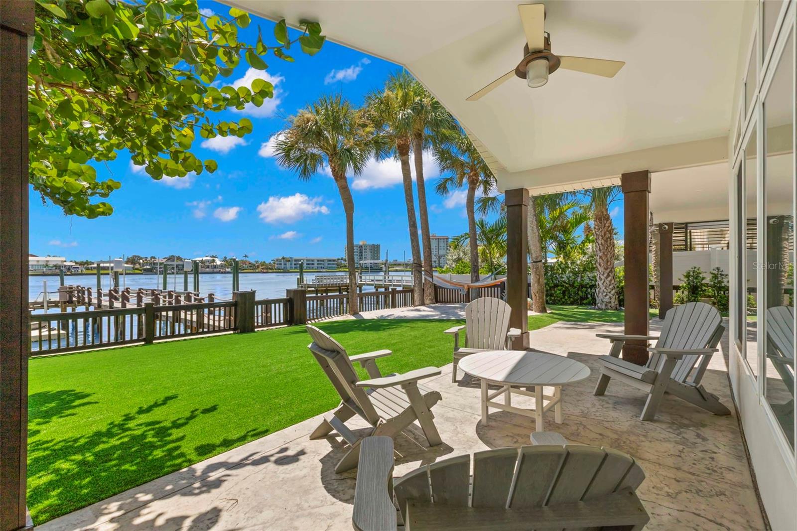 819 BAY ESPLANADE, CLEARWATER BEACH, FL — photo 31