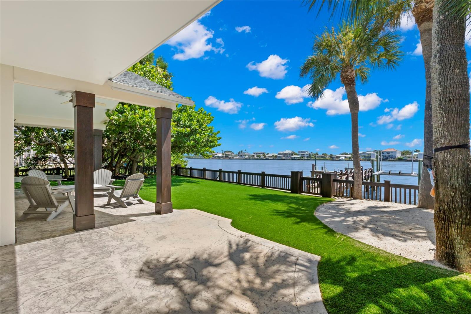 819 BAY ESPLANADE, CLEARWATER BEACH, FL — photo 32