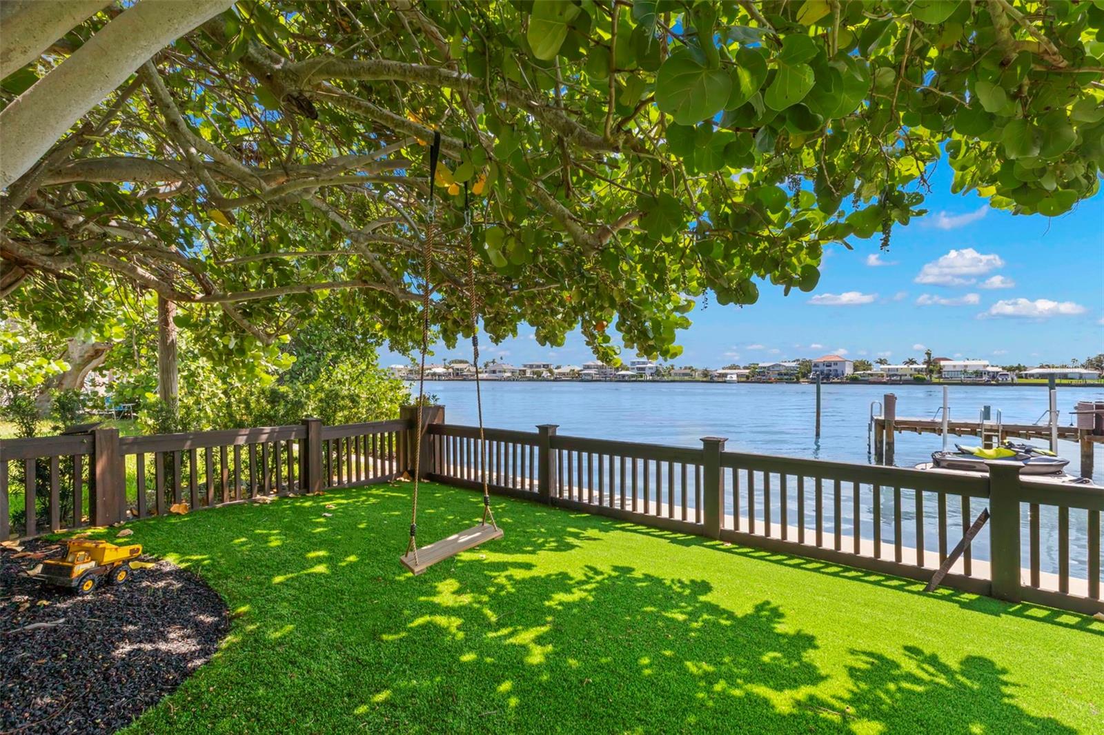 819 BAY ESPLANADE, CLEARWATER BEACH, FL — photo 34