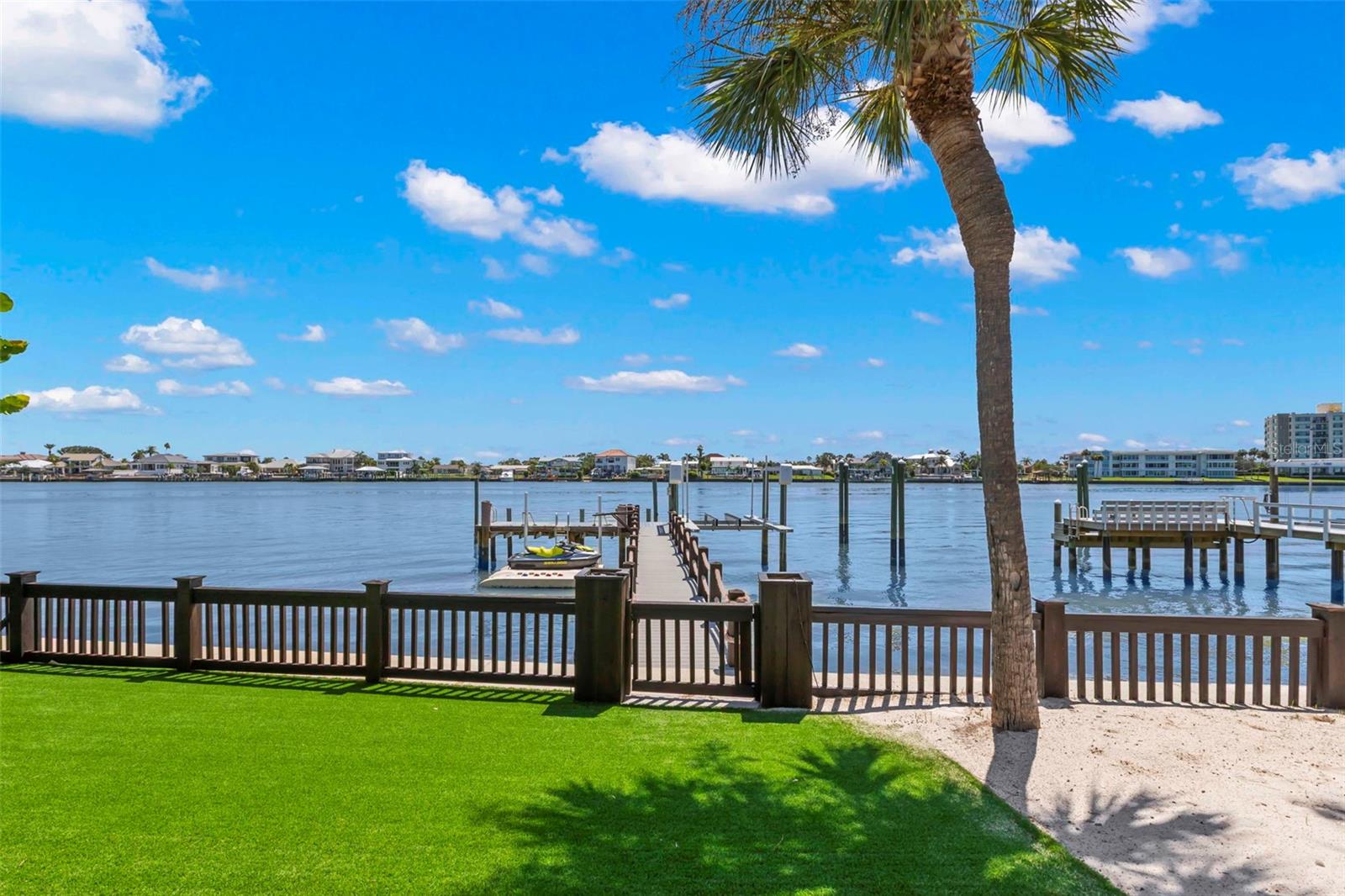 819 BAY ESPLANADE, CLEARWATER BEACH, FL — photo 35