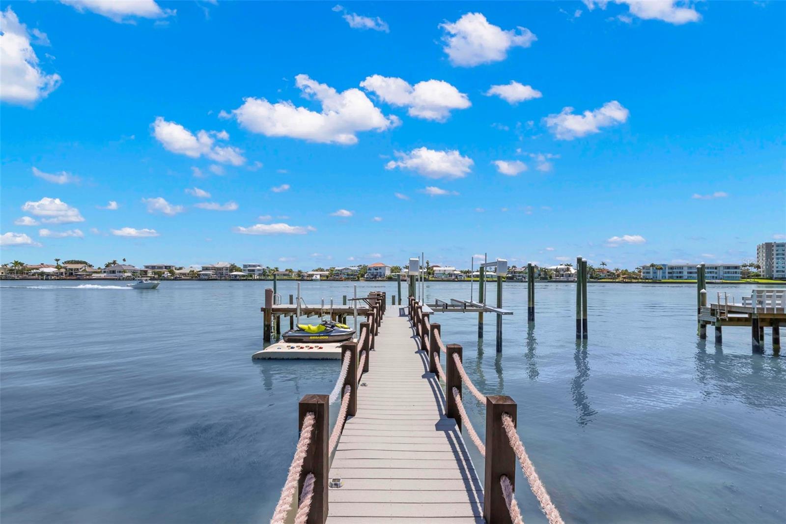 819 BAY ESPLANADE, CLEARWATER BEACH, FL — photo 14