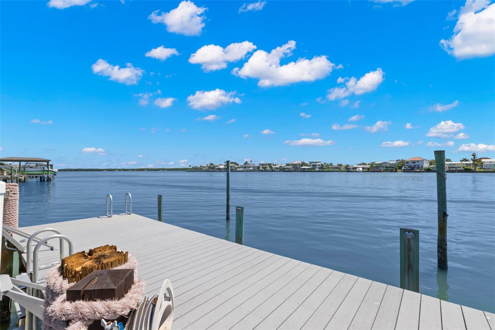 819 BAY ESPLANADE, CLEARWATER BEACH, FL — photo 36