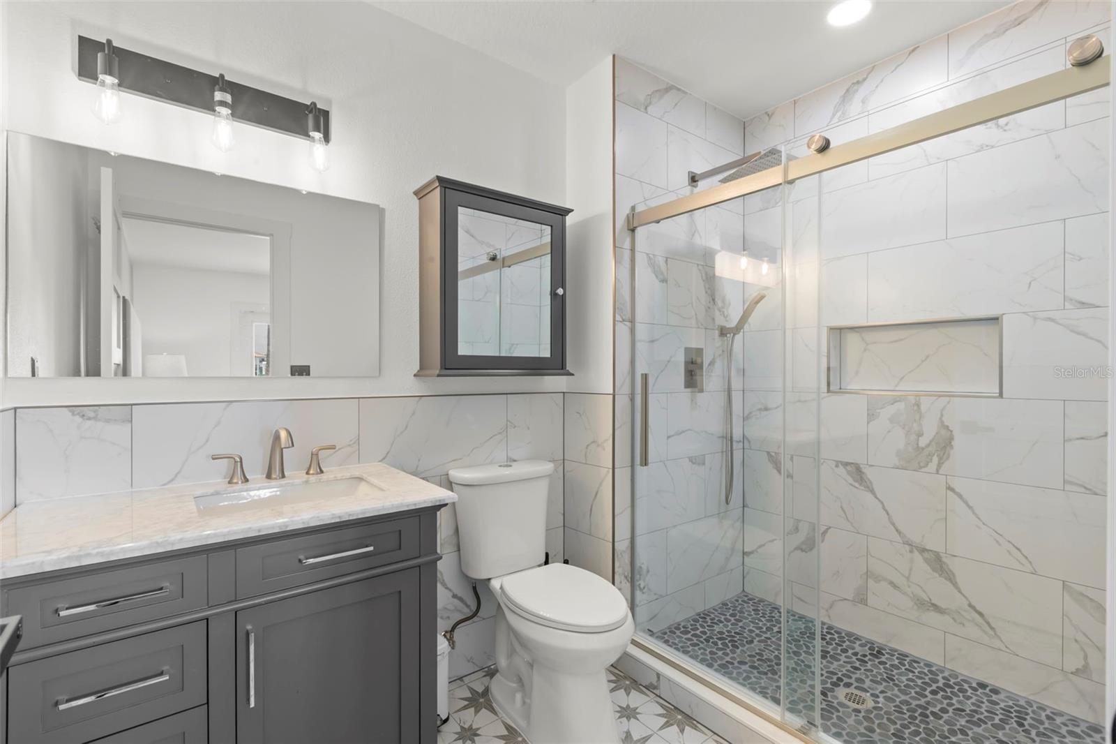 819 BAY ESPLANADE, CLEARWATER BEACH, FL — photo 40