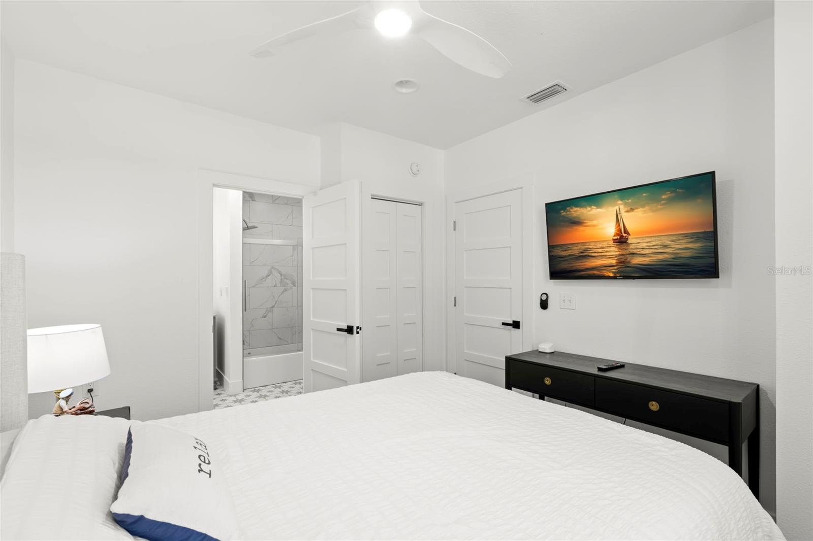 819 BAY ESPLANADE, CLEARWATER BEACH, FL — photo 42