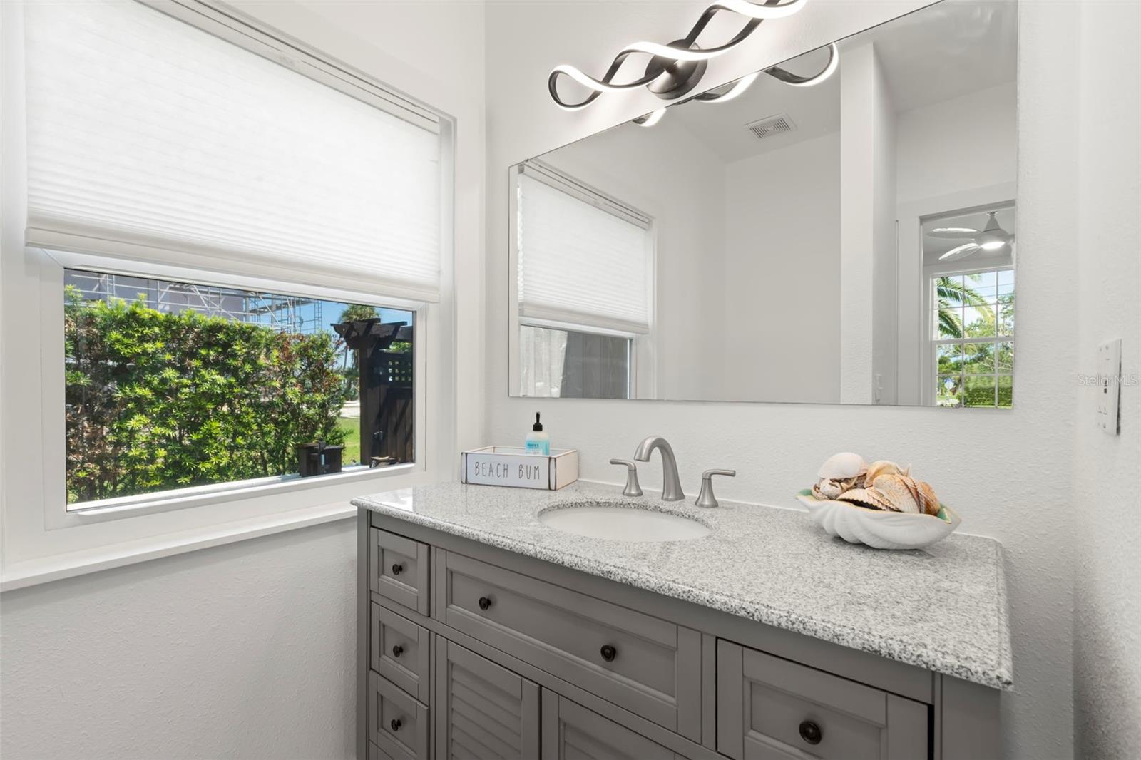 819 BAY ESPLANADE, CLEARWATER BEACH, FL — photo 45