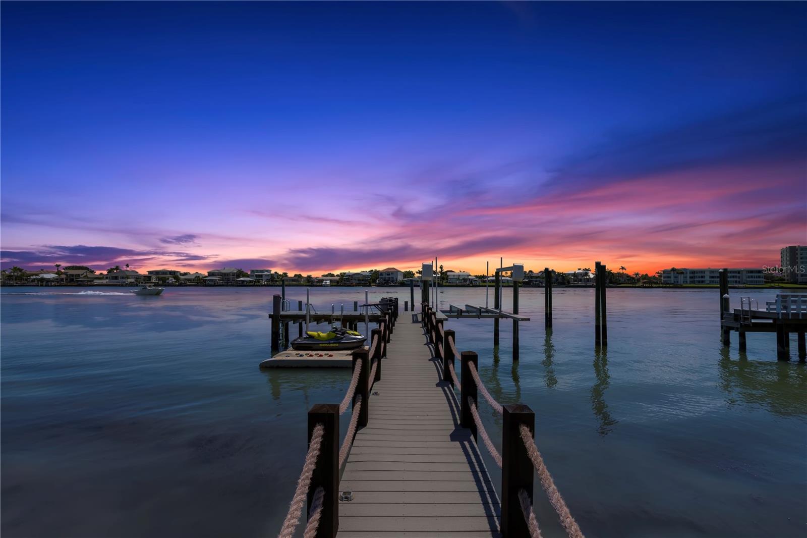 819 BAY ESPLANADE, CLEARWATER BEACH, FL