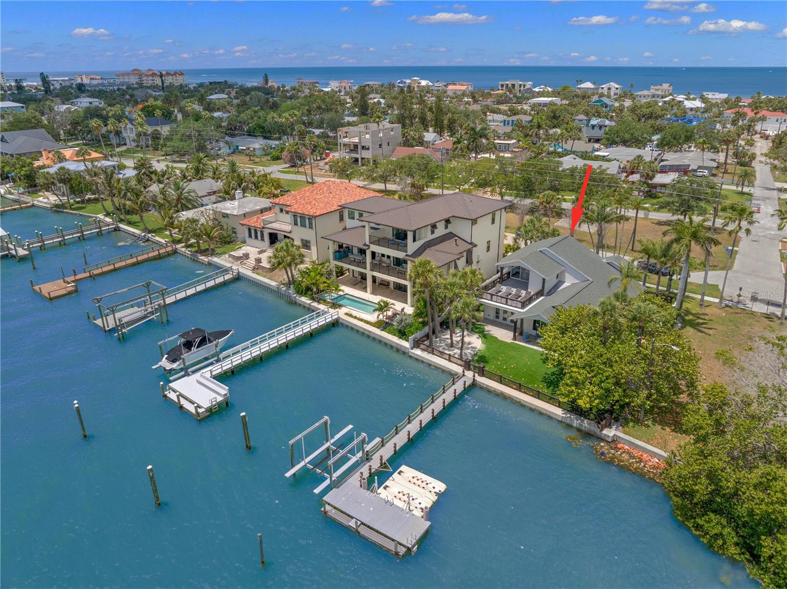 819 BAY ESPLANADE, CLEARWATER BEACH, FL — photo 71