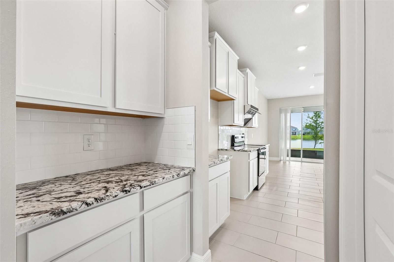 327 MANGROVE MANOR DR, APOLLO BEACH, FL — photo 4