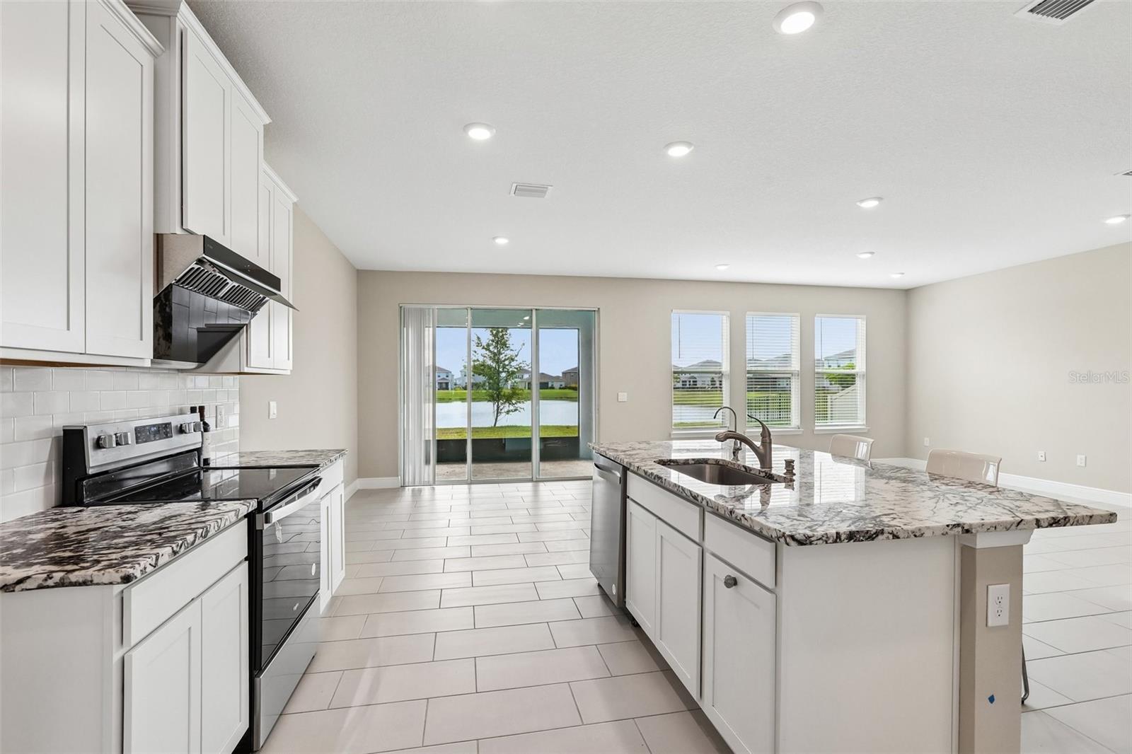 327 MANGROVE MANOR DR, APOLLO BEACH, FL — photo 6