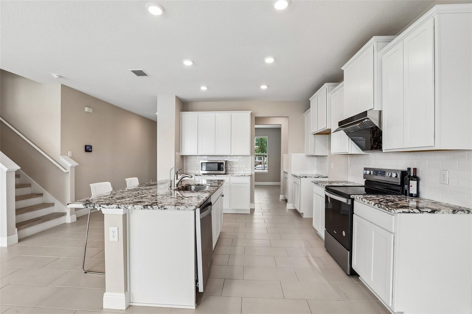 327 MANGROVE MANOR DR, APOLLO BEACH, FL — photo 8