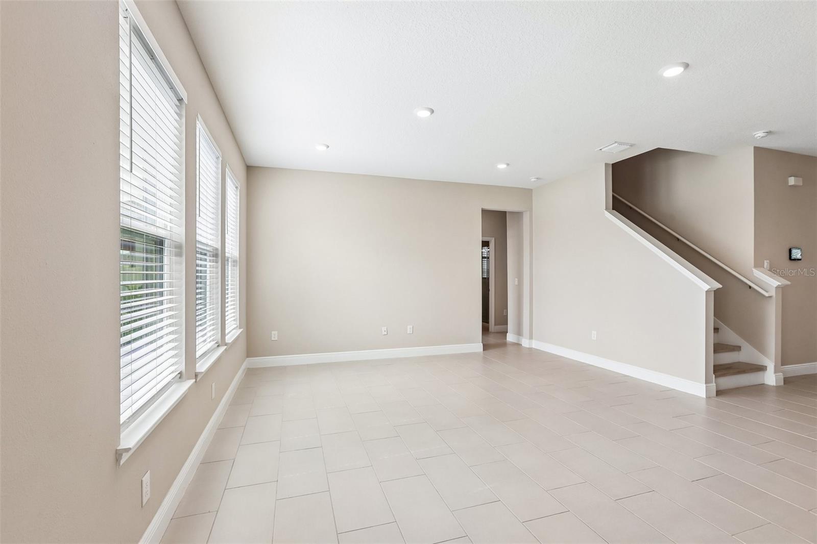 327 MANGROVE MANOR DR, APOLLO BEACH, FL — photo 9