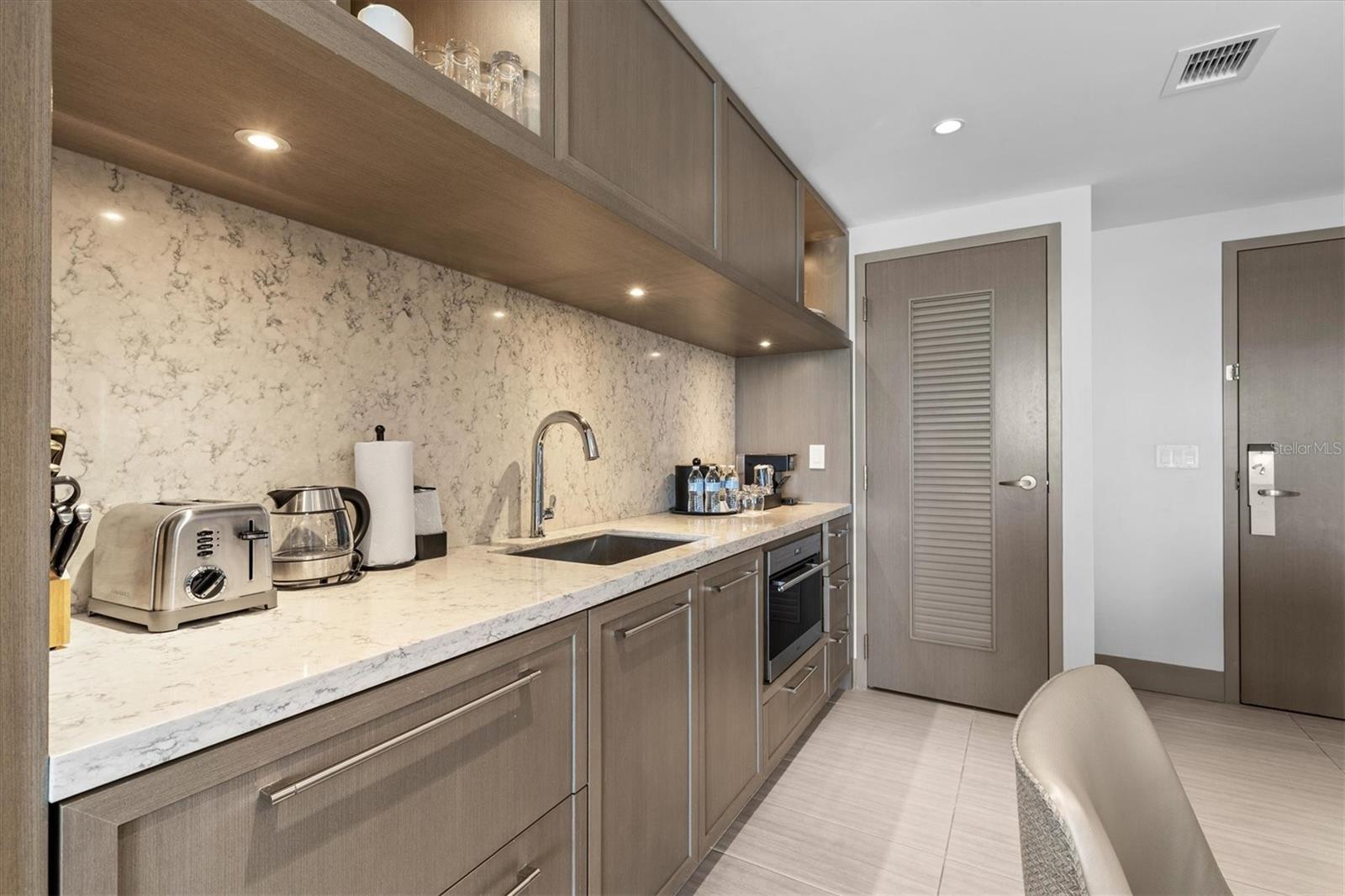 691 S GULFVIEW BLVD #815, CLEARWATER BEACH, FL — photo 7