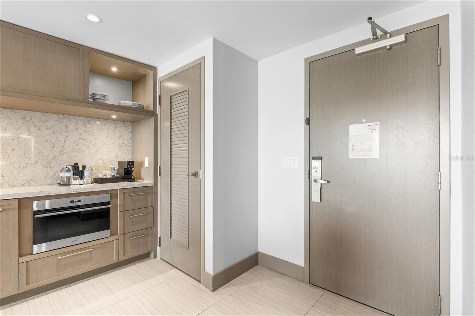 691 S GULFVIEW BLVD #815, CLEARWATER BEACH, FL — photo 8